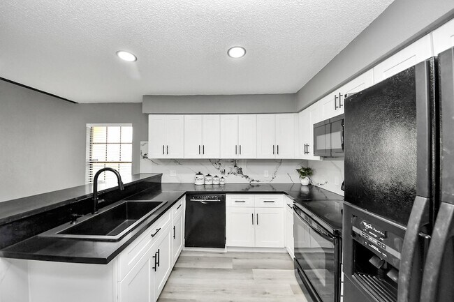 Building Photo - 6281 Ludington Dr
