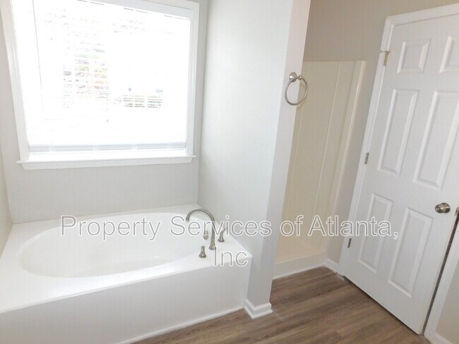 Building Photo - 6431 Shadow Ct