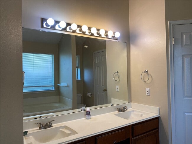 Building Photo - 4401 Egret Dr