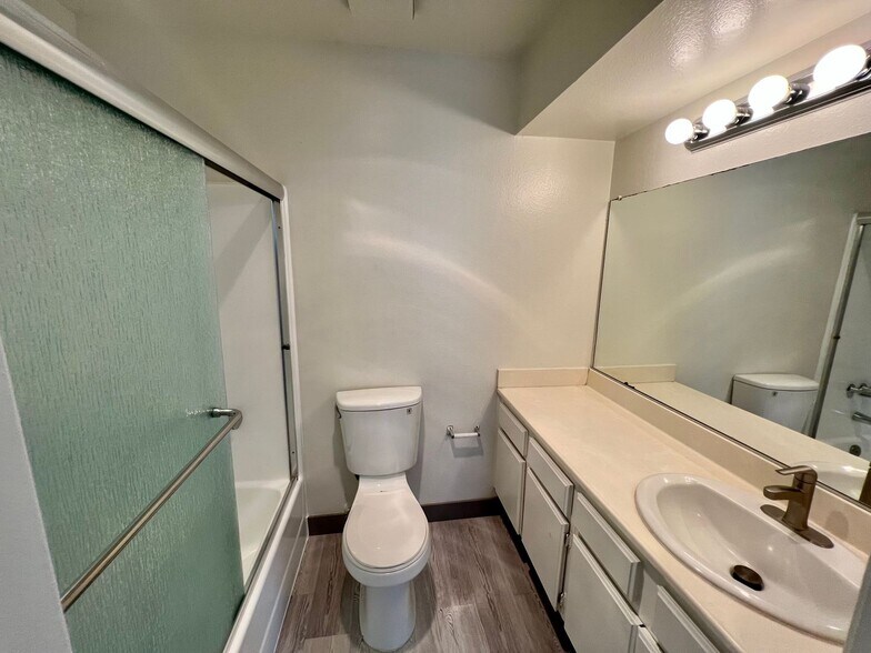 Building Photo - 3715 S Canfield Ave