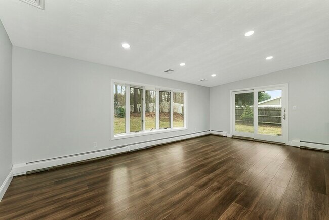 Building Photo - 57 Sloane Dr