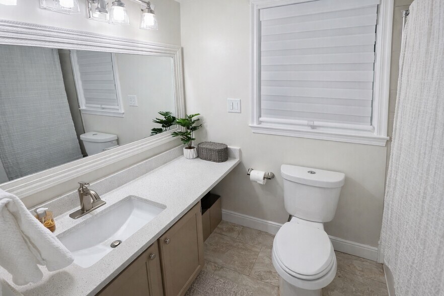 Hallway Bathroom - 5706 Rocky Run Dr