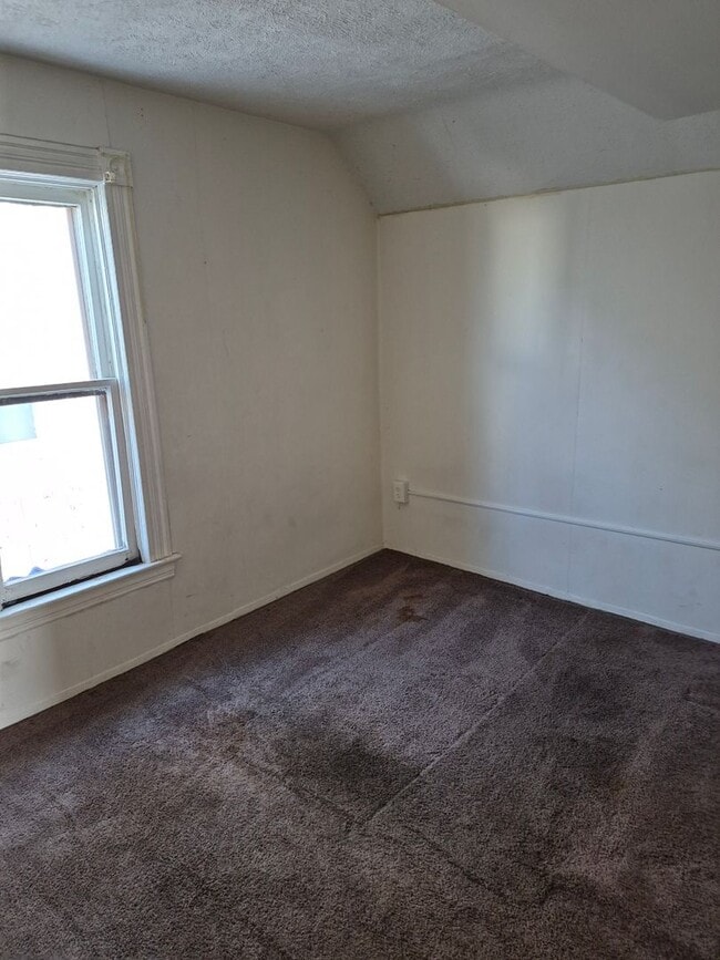 Building Photo - 924 Fountain St NE