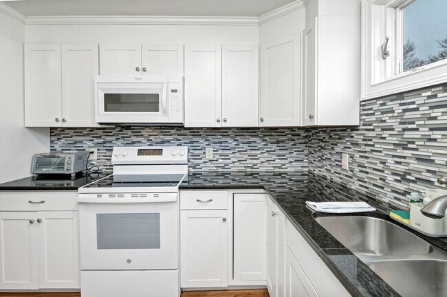 Building Photo - Walkable State Street Gem in the Heart of West Columbia