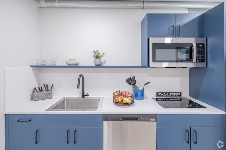 Studio, 1 BA - Modal S2 - 300SF - The Pulse