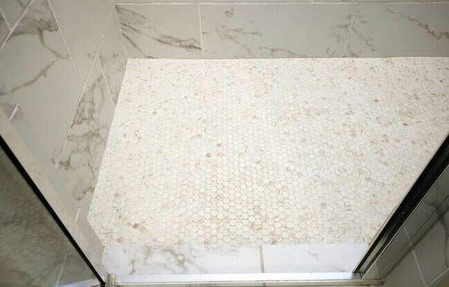 Building Photo - Location, Style, Fully Furnished