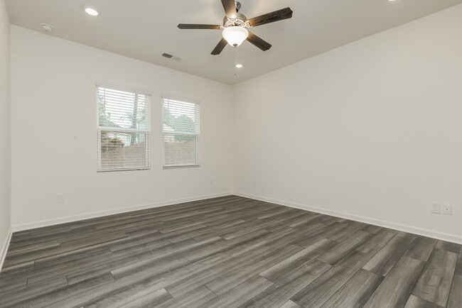 Building Photo - 7018 Rochford Dr