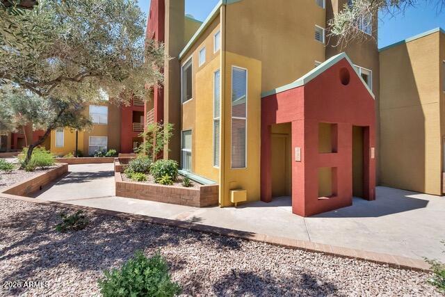 Building Photo - 154 W 5th St