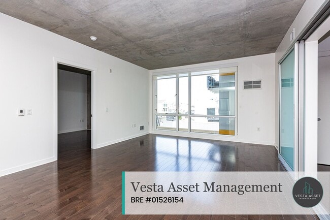 Building Photo - Designer 2-Bedroom in Iconic VIDA Residences