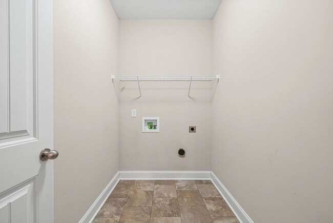 Building Photo - Beautiful 4 bedroom Pet Friendly Home For Rent!