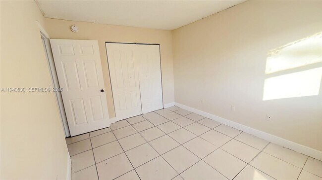 Building Photo - 5461 W 24th Ave