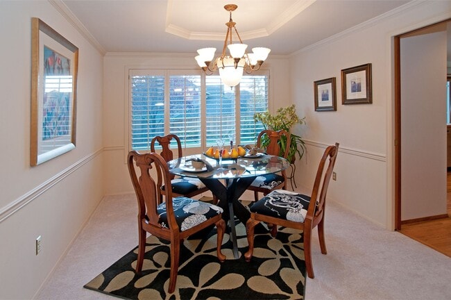 Building Photo - Elegant Forest Ridge Home in Bellevue