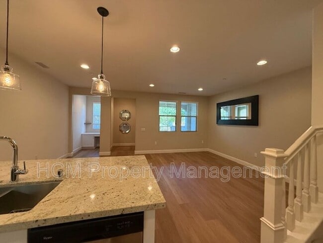 Building Photo - 804 El Paseo