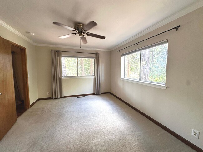 Building Photo - Gorgeous Confidence Home!!