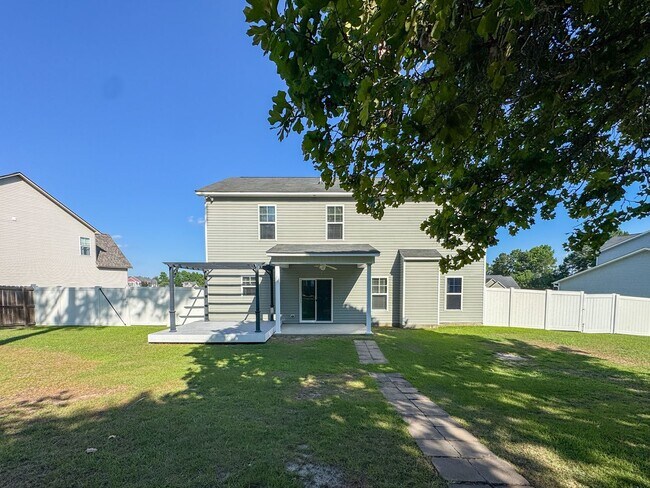 Building Photo - Stunning 4 Bed 2.5 Bath Home in Lexington Plantation