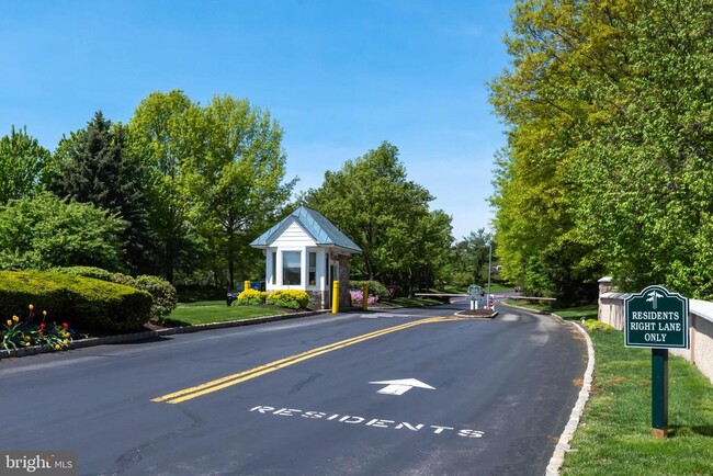 Building Photo - 120 Medinah Dr