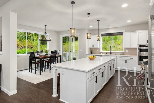 Building Photo - 1762 NE Crystallia Ct