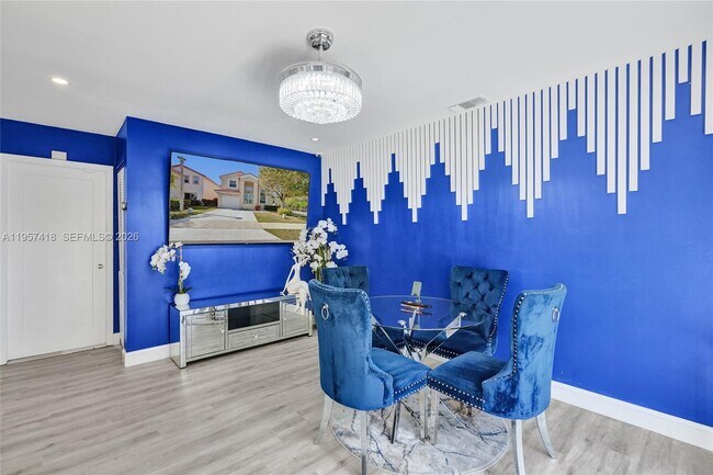 Building Photo - 2001 Barcelona Terrace