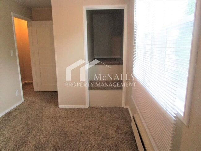 Building Photo - 2 Bedroom 1 Bathroom Townhome in Downtown ...