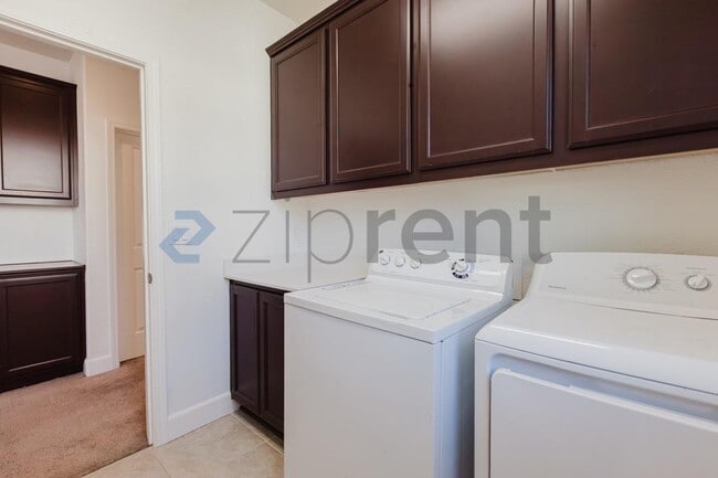 Building Photo - 873 Willow Bridge Dr