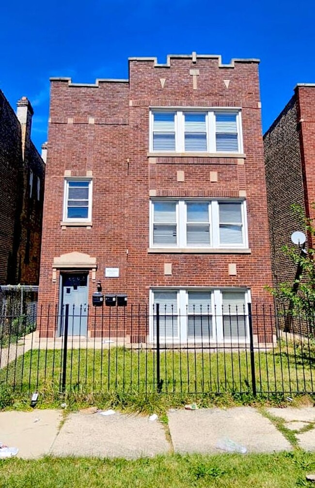 Primary Photo - 4446 W Walton St