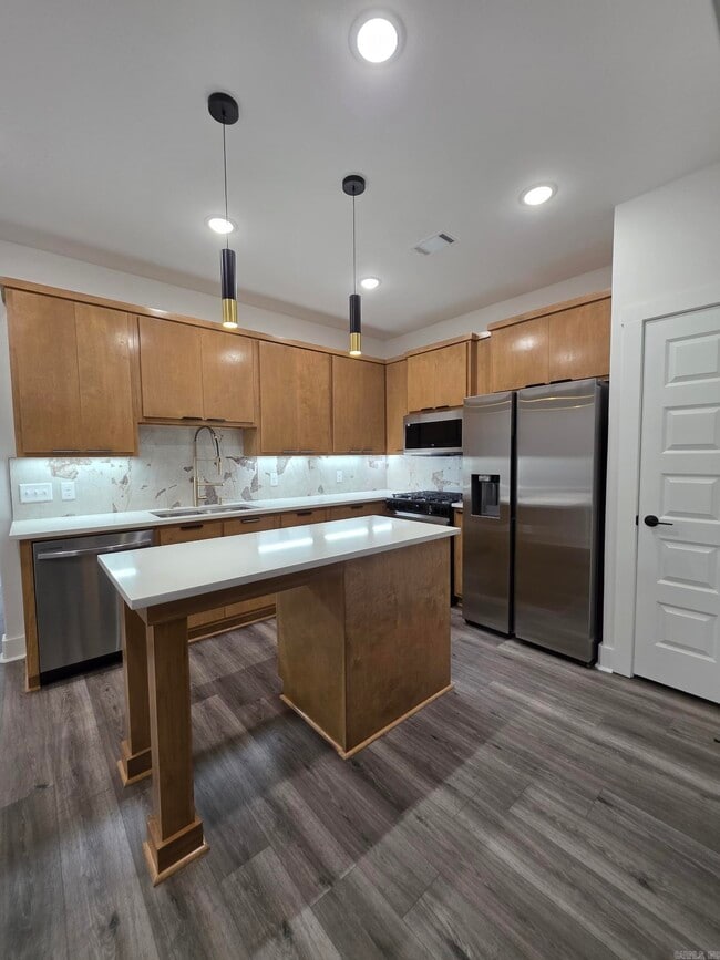 Building Photo - 1814 E 4th St