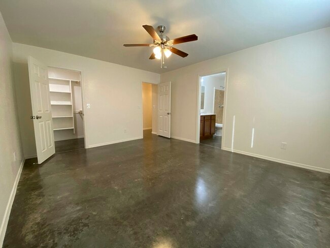 Building Photo - 25043 E Chaplain Ln