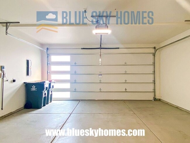 Building Photo - 1836 E Knobcone Dr