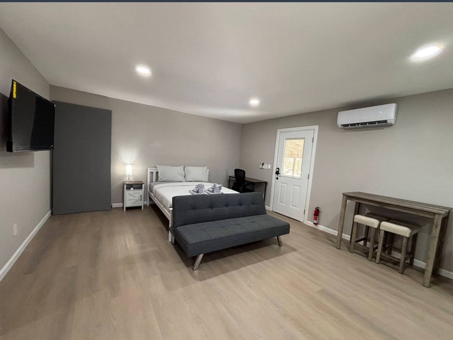 Building Photo - CWA5