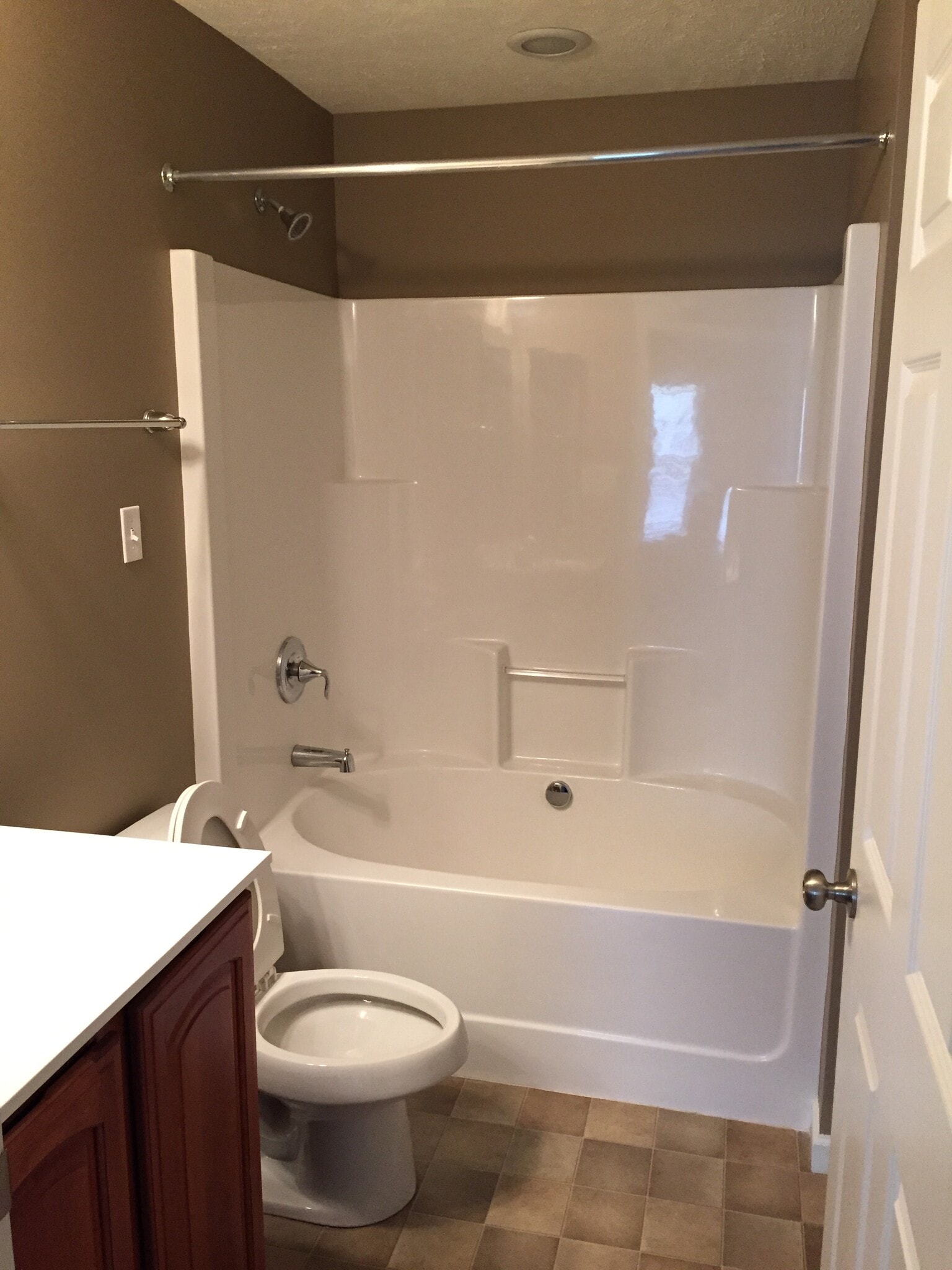 Building Photo - 214 Southern Valley Ct