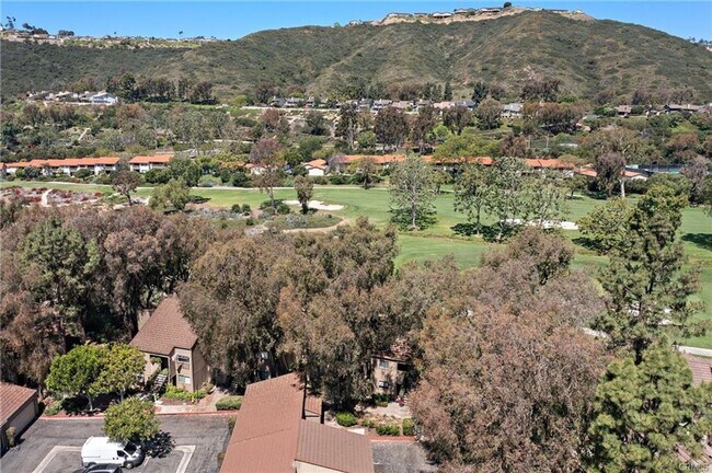 Building Photo - Beautifully Upgraded Single-Level Condo on...