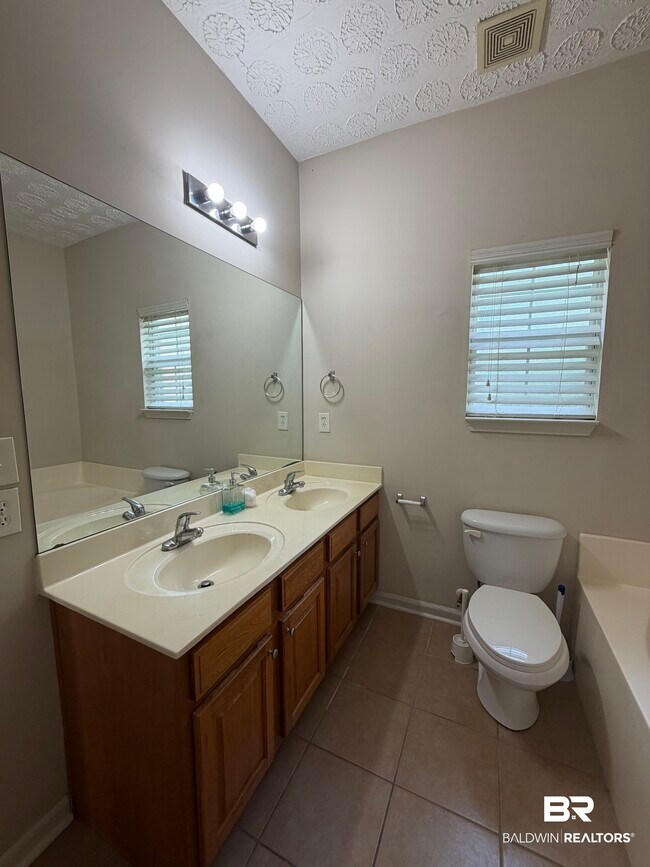 Building Photo - 1153 Sloane Cove