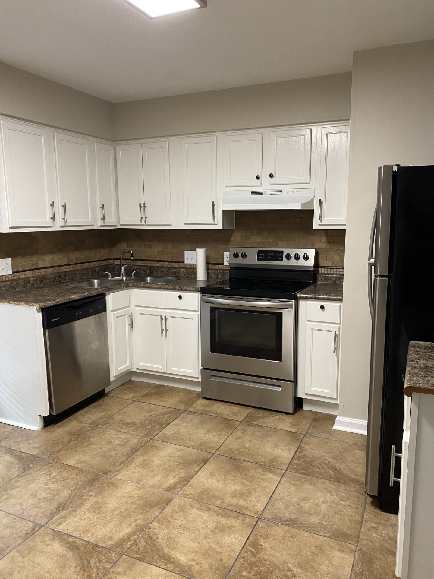 Kitchen - 3850 Creighton Rd