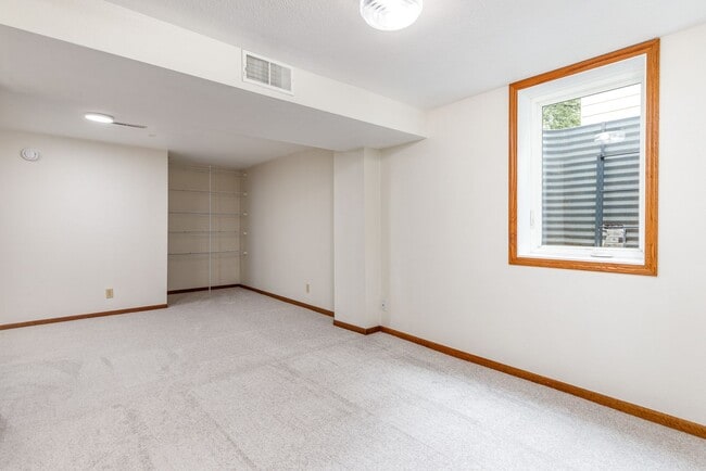 Building Photo - 321 Rockwell Ave