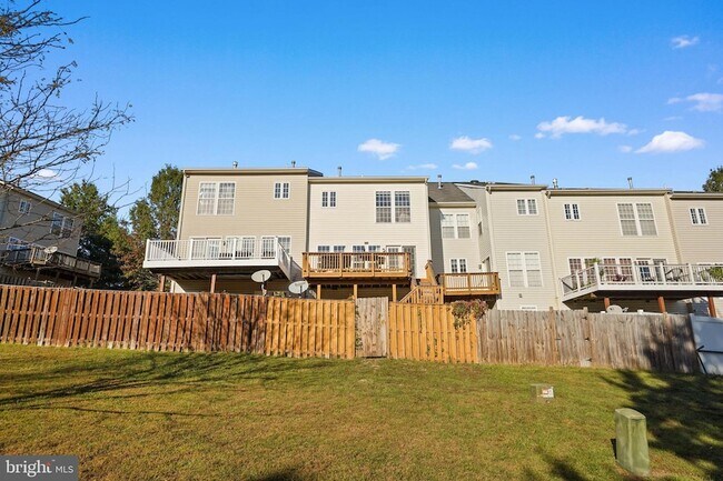 Building Photo - 12 Popes Creek Ln