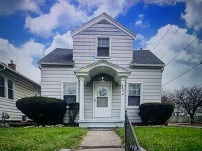 Building Photo - 555 Woodsdale Ave