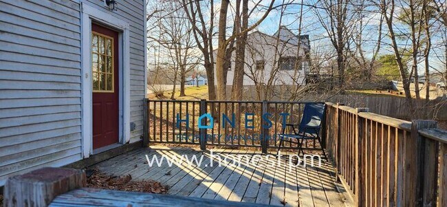 Building Photo - 4 Pierce St