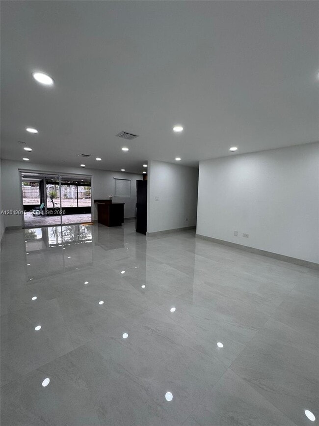 Building Photo - 664 Colson Dr