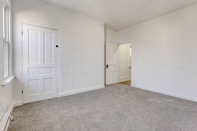 Building Photo - Available August 2026 - Fully Renovated 2 Bedroom in AMAZING Location!!