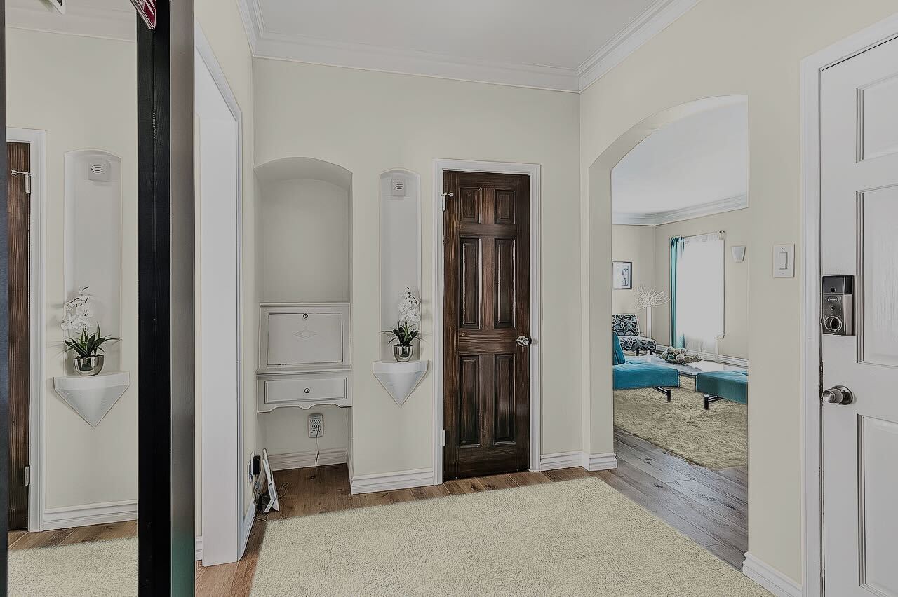 Entry Foyer - 217 Poinsettia S Pl