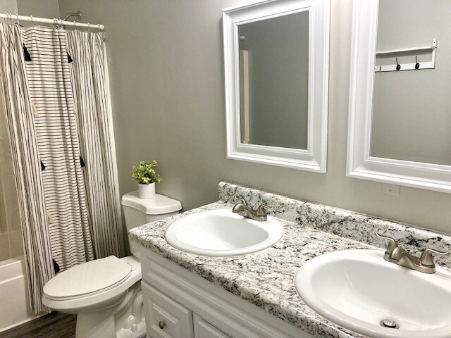 Guest Bathroom has Double Sinks - 1223 E Waldburg St