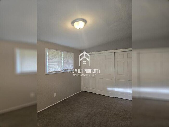 Building Photo - 920 St Anthony Ln