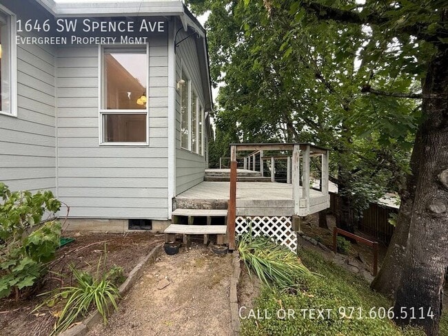Building Photo - 1646 SW Spence Ave