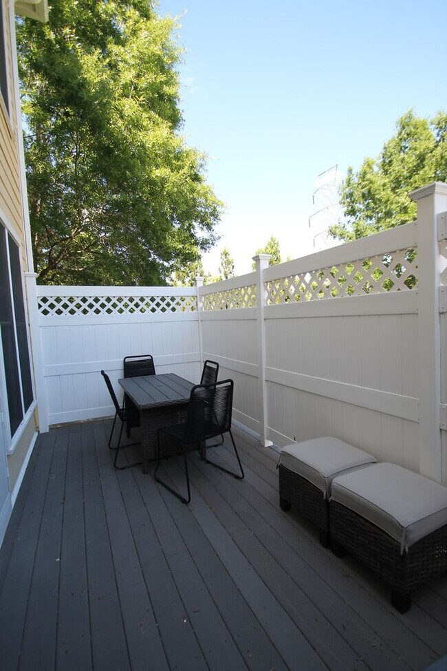 Building Photo - Exclusively Offered by Muse Realty Rentals...
