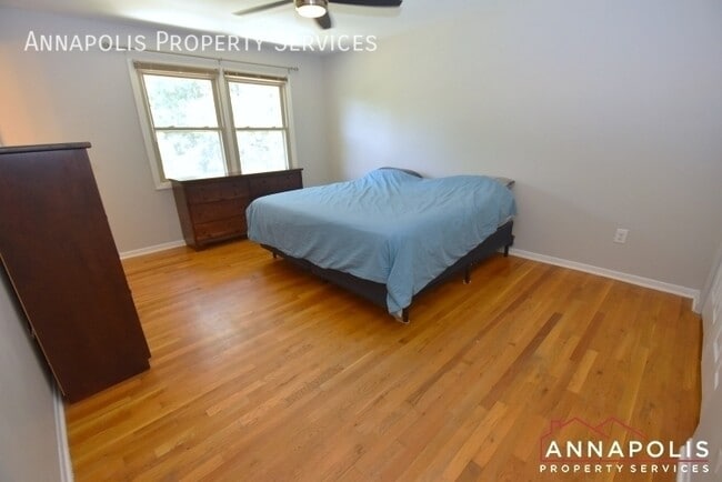 Building Photo - 700 Mt Alban Dr