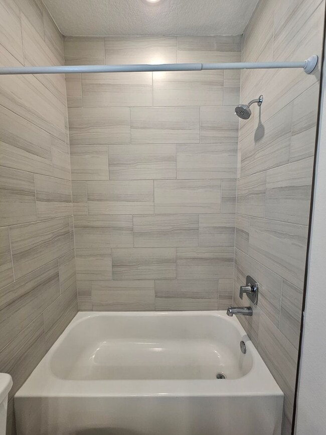 Building Photo - *****STUNNING 4/2 HOME IN PALM COAST 3 CAR GARAGE!