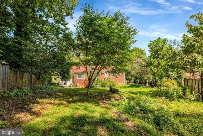 Building Photo - 6903 Fern Ln