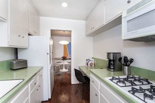 Building Photo - 938 San Vicente Blvd