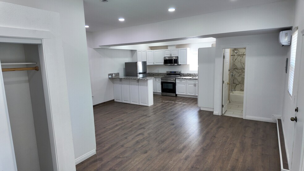 Building Photo - 6288 Susana St