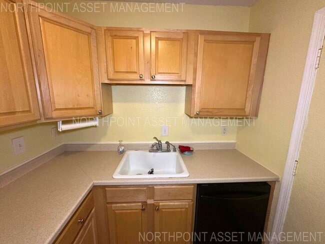 Building Photo - Charming 2BR 1BA Home w/ Pool Access in Fort Lauderdale